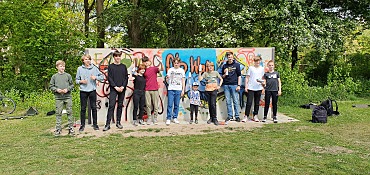 Gruppenbild Einweihung der Graffitiwand