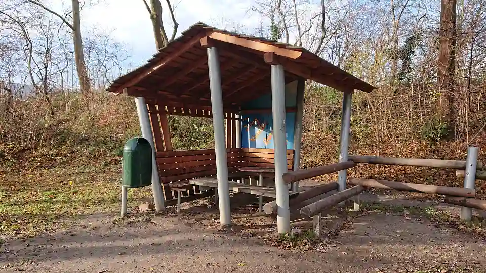 Der Unterstand ist wieder hergerichtet