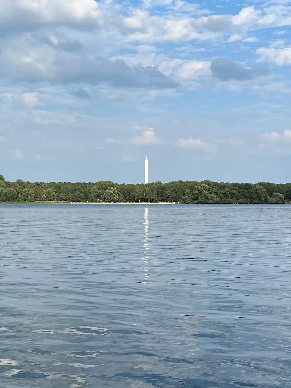 Foto Stadtwaldsee und Fallturm