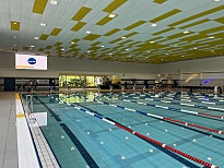 Foto des Sportbeckens in der Schwimmhalle des Horner Bades